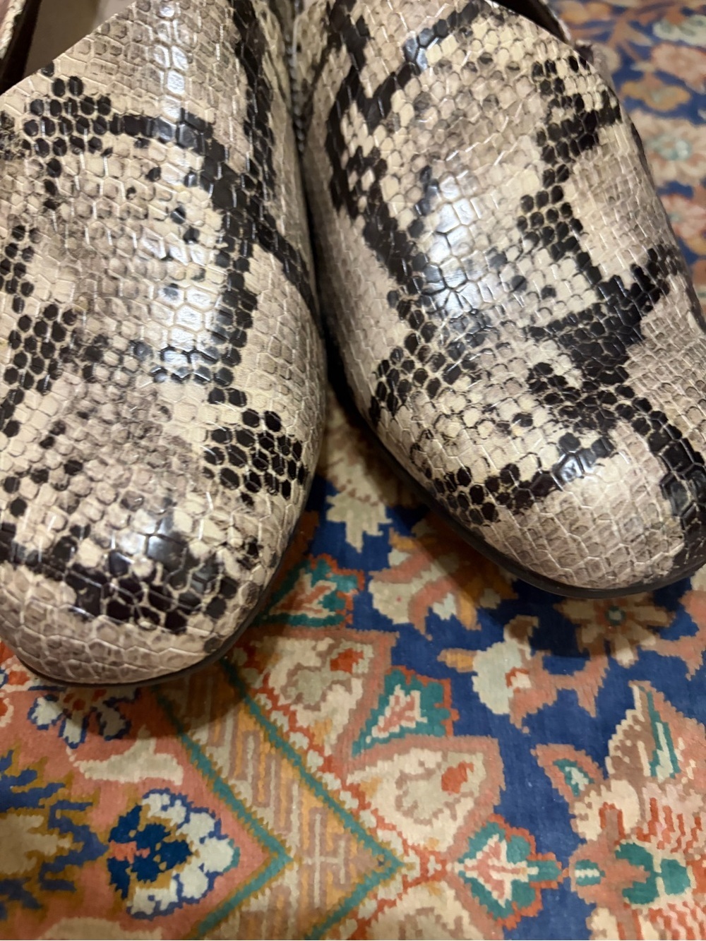 Like new Clarks size 8.5 Snake-Print Slip-On Loafers in taupe. Beautiful! - Picture 7 of 9